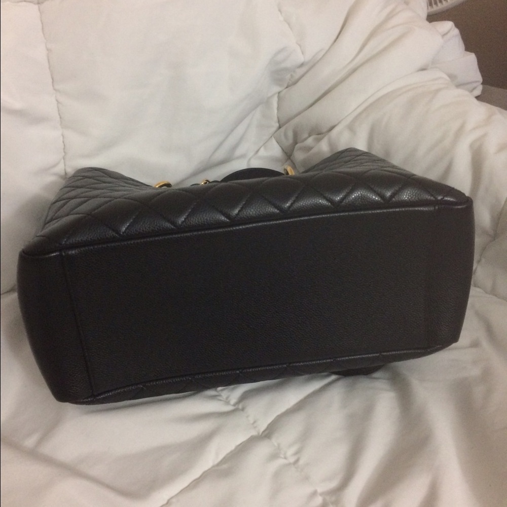 SOLD SOLD Chanel GST Caviar Gold Hardware - Picture 7 of 8