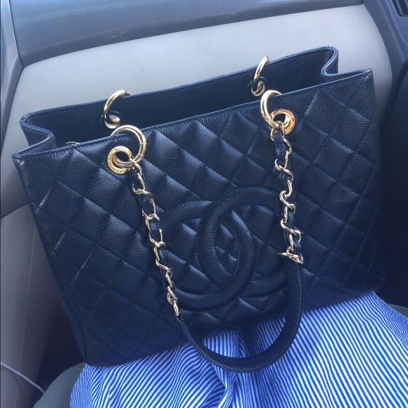 SOLD SOLD Chanel GST Caviar Gold Hardware - Picture 2 of 8