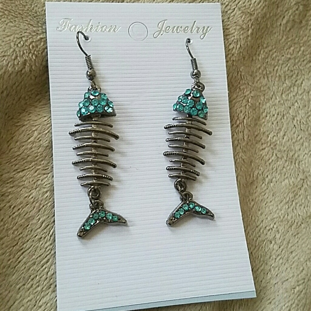 Rhinestone Fishbone Earrings NWT - Picture 1 of 3