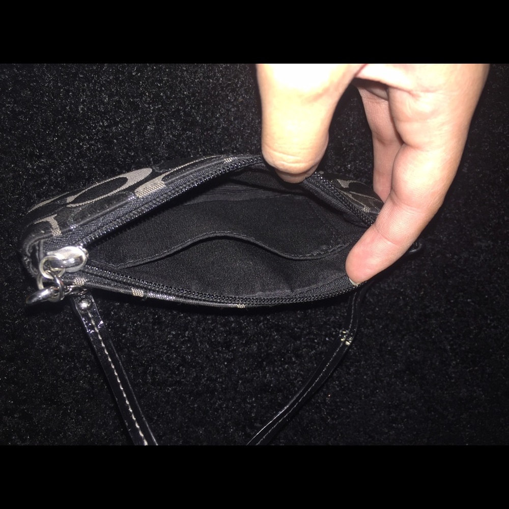 Coach wristlet - Picture 3 of 3