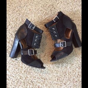 Black chic open toe booties