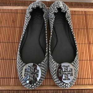 Tory Burch Gray Textured Flats - Size 6.5