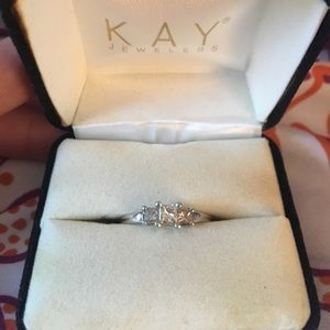 🎉HP🎉1/2ct total weight diamond engagement ring.