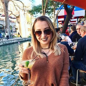 Meet your Posher, Alexandra