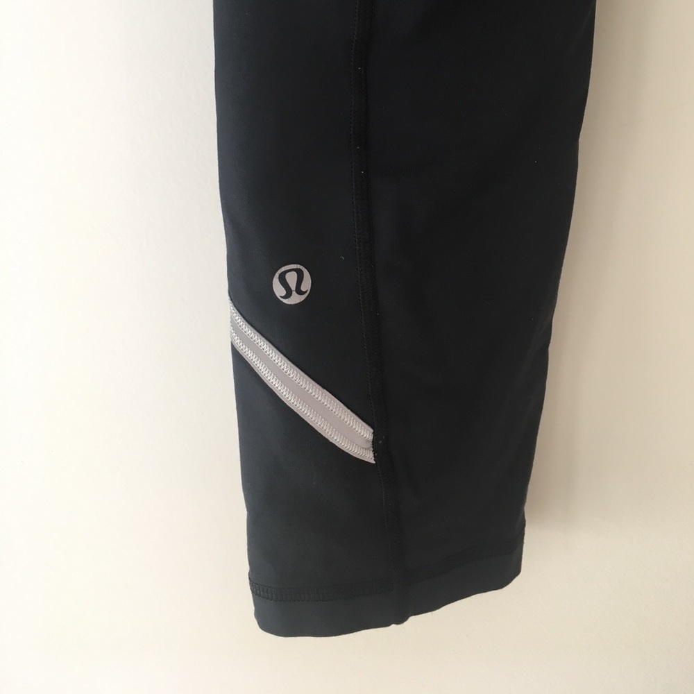 Black Lululemon ankle leggings