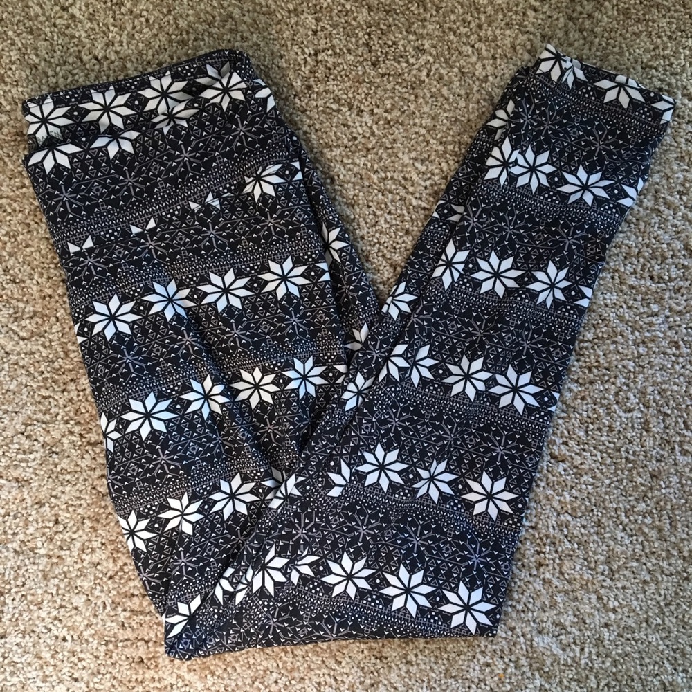 Black printed leggings, like Lularoe