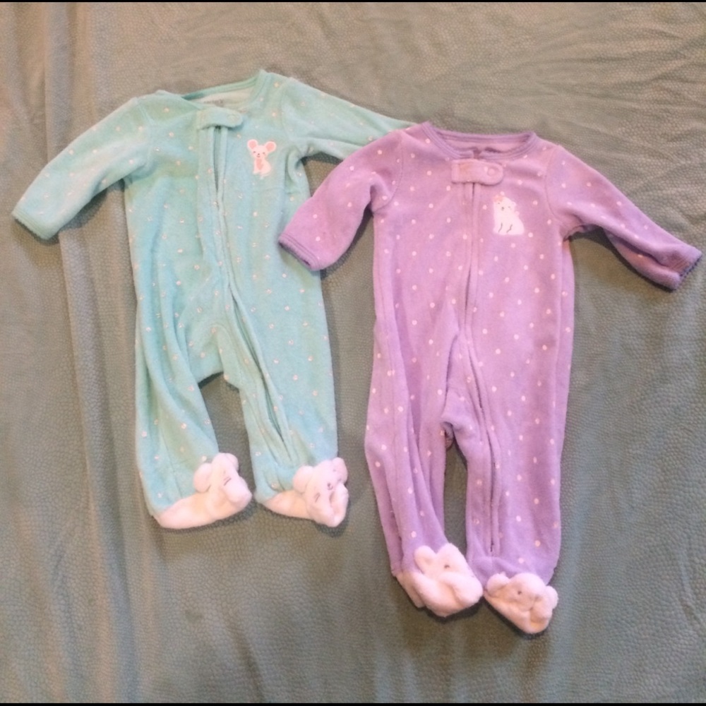 2 newborn onesies