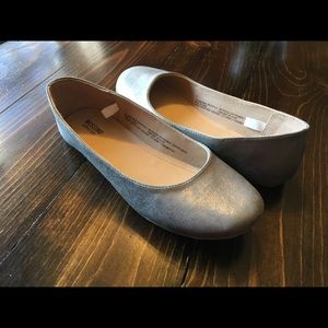 Mossimo Supply Co. Silver/Grey Ballet Flats