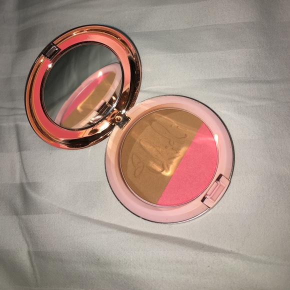 Limited Edition Riri Hearts Mac Collection - Picture 2 of 6