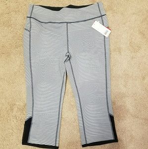NWT New Balance capris Sz L