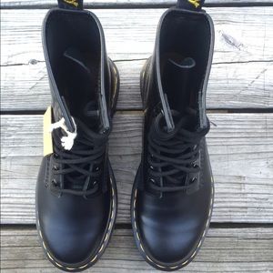 DR. MARTENS ORIGINAL SMOOTH 1460 8-EYE BOOT