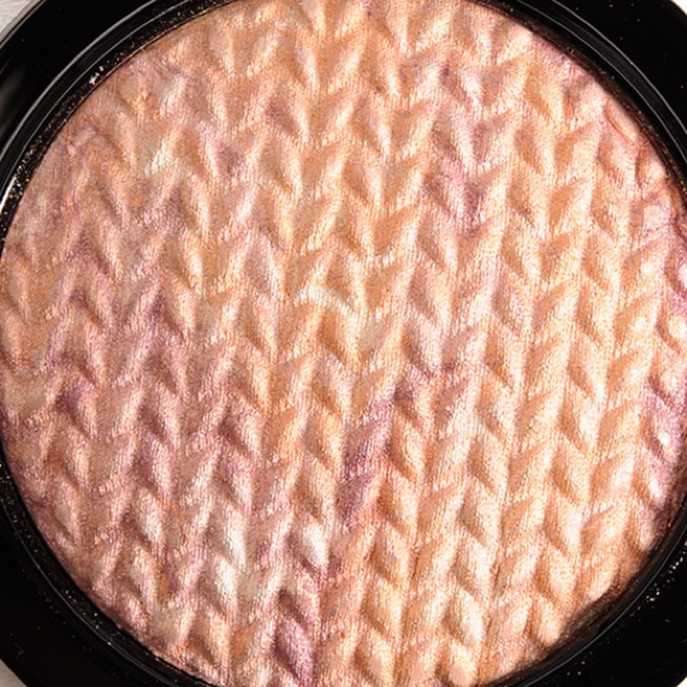 MAC Highlighter in Perfect Topping