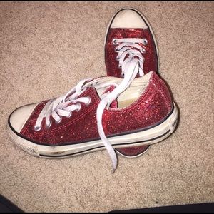 Sparkly red converse