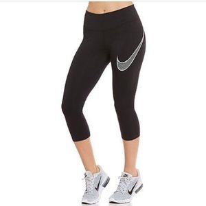 NWT Nike crop legging Capri