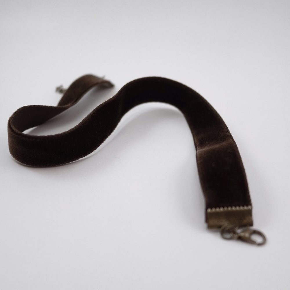 Brown velvet choker