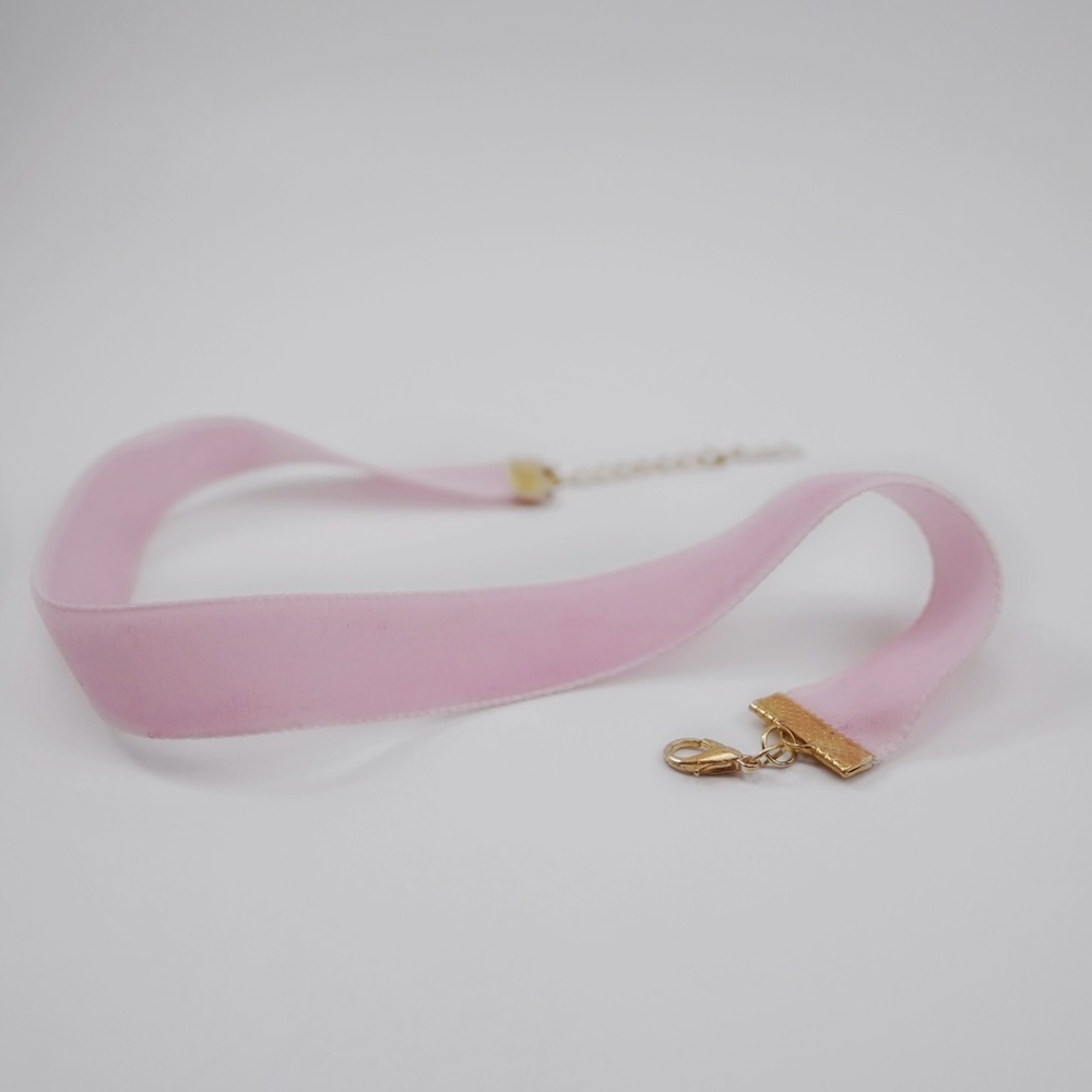 Light pink velvet choker