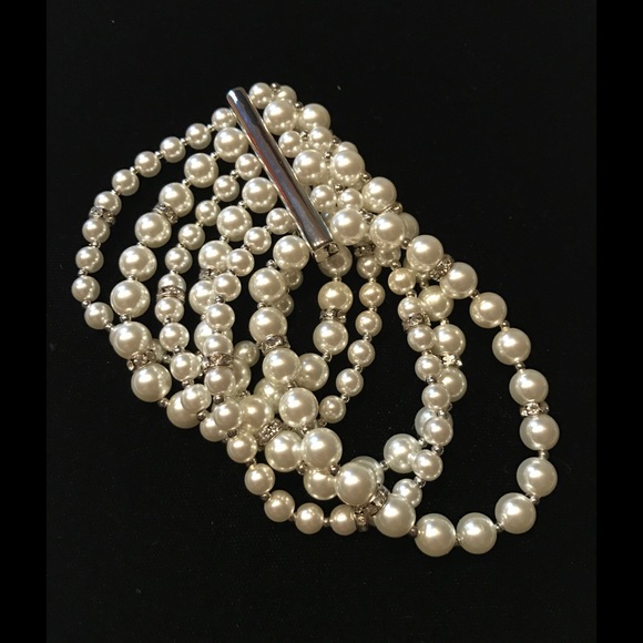 WHITE HOUSE BLACK MARKET PEARL BRACELET - Picture 2 of 2