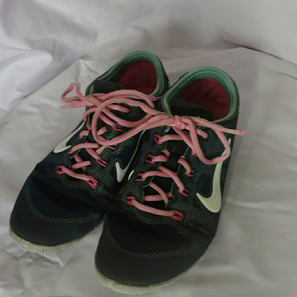 SOLD Nike tennis shoes