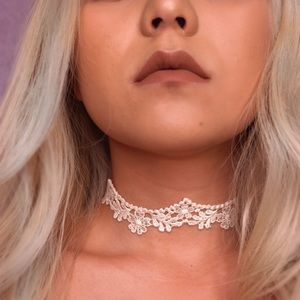 Cream scallop lace choker