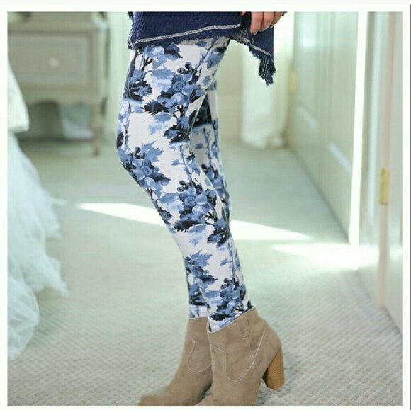 Infinity Raine Pants - 🎉 Host Pick 🎉 Blue Floral Print Leggings
