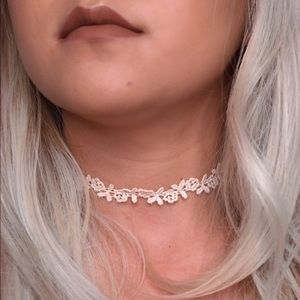 White rose detail choker