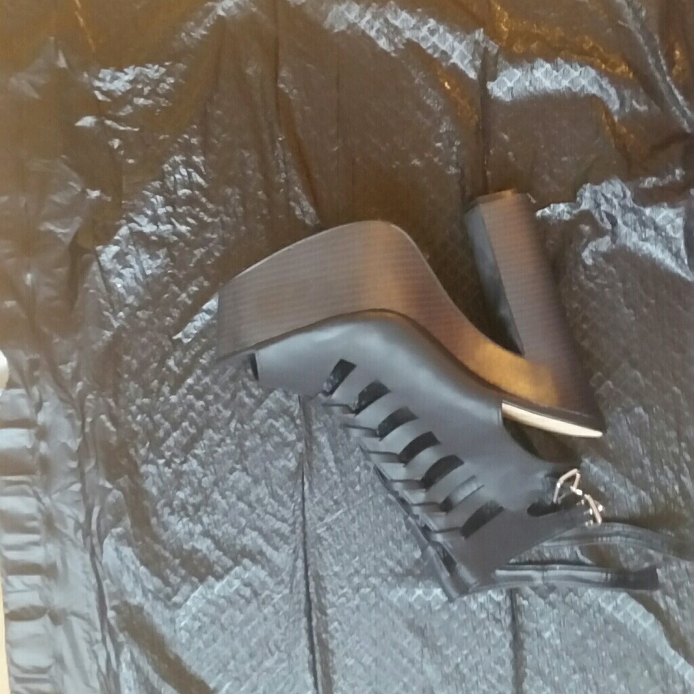 Sandal