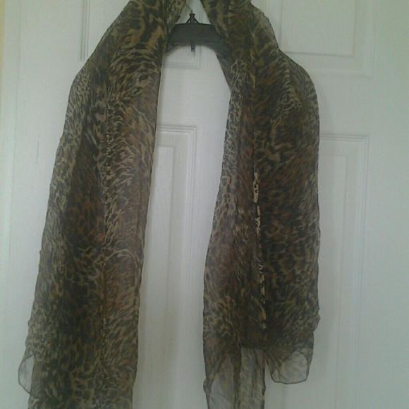 Leopard  Scarf - Picture 4 of 5