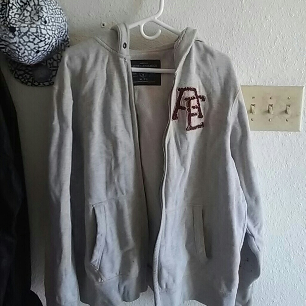 Gray American Eagle sweatshirt