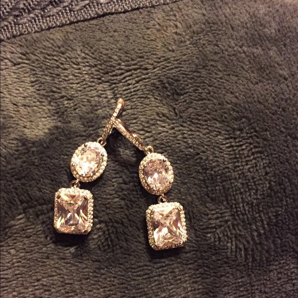 Gorgeous earrings❣️ - Picture 2 of 4