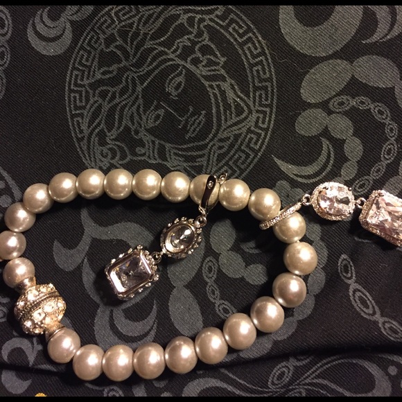 Gorgeous earrings❣️ - Picture 3 of 4