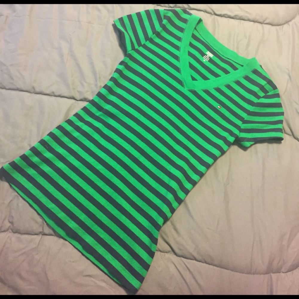 Tommy Hilfiger v neck