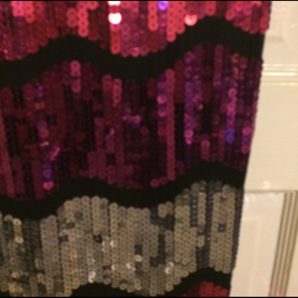 Top - Picture 2 of 2