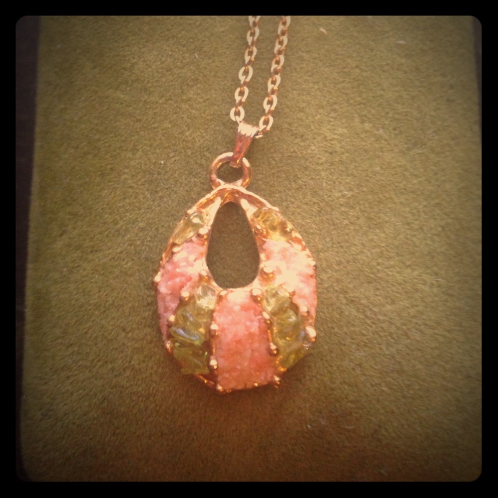 💠 VINTAGE SARAH COVENTRY PINK/GREEN Gem Necklace