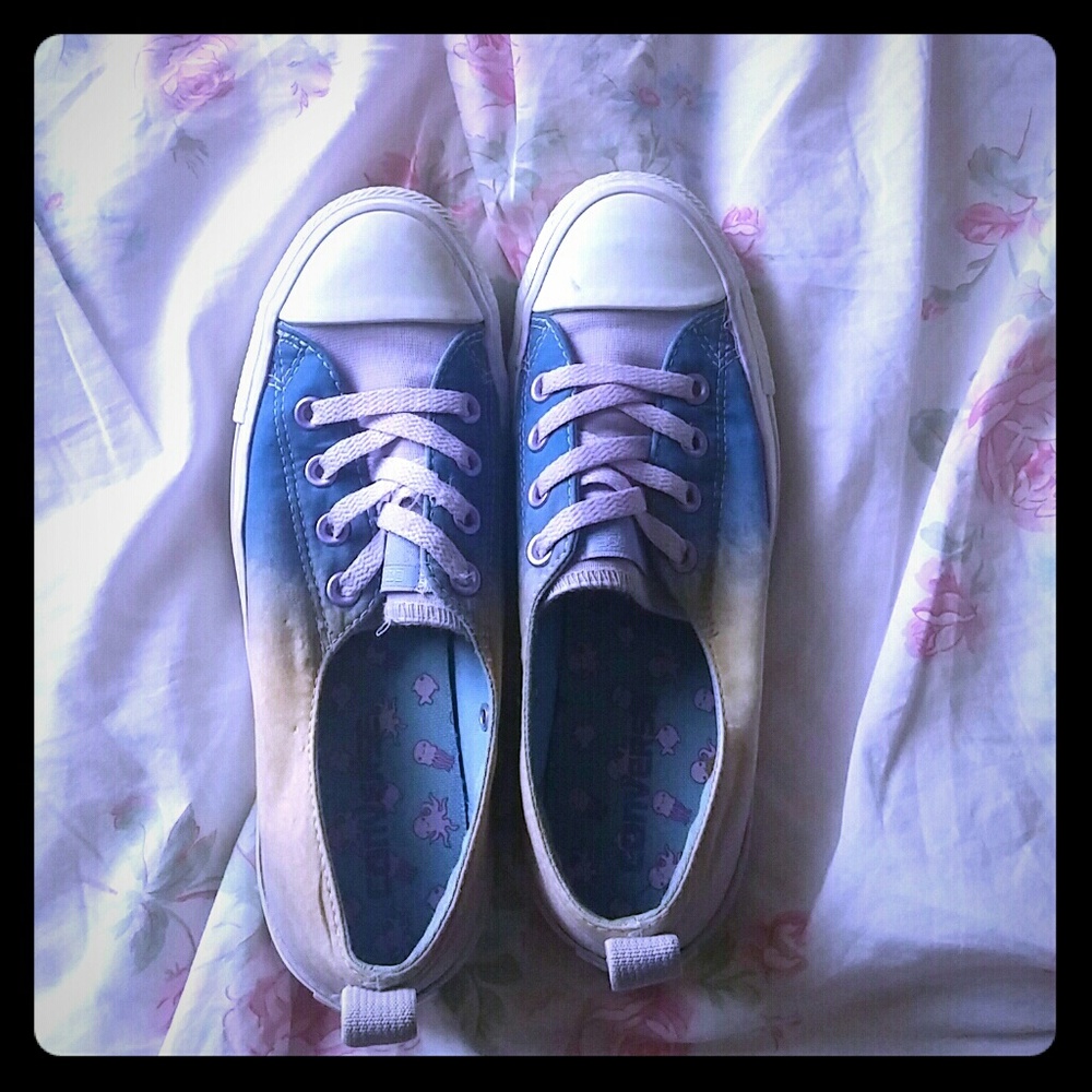 Girls Converse