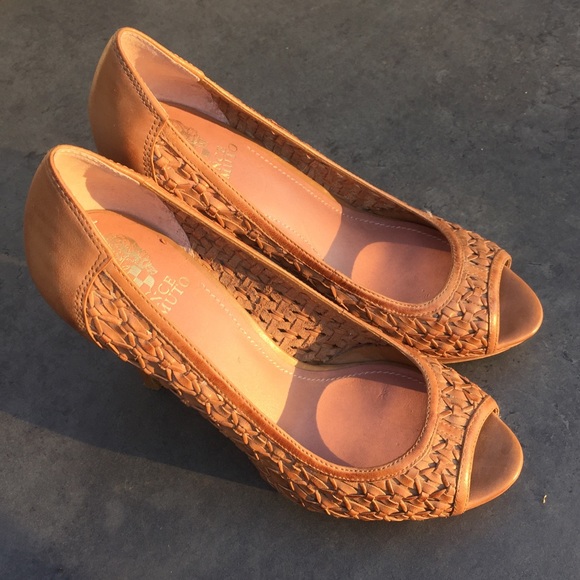 Vince Camuto pumps (size 9) - Picture 3 of 6
