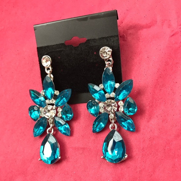 New Crystal Drop Statement Earrings Gorgeous - Picture 3 of 3