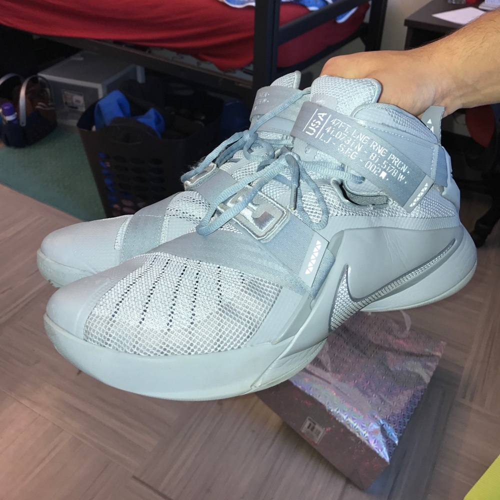 Nike blue zoom LeBron soldier 9