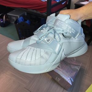 Nike blue zoom LeBron soldier 9