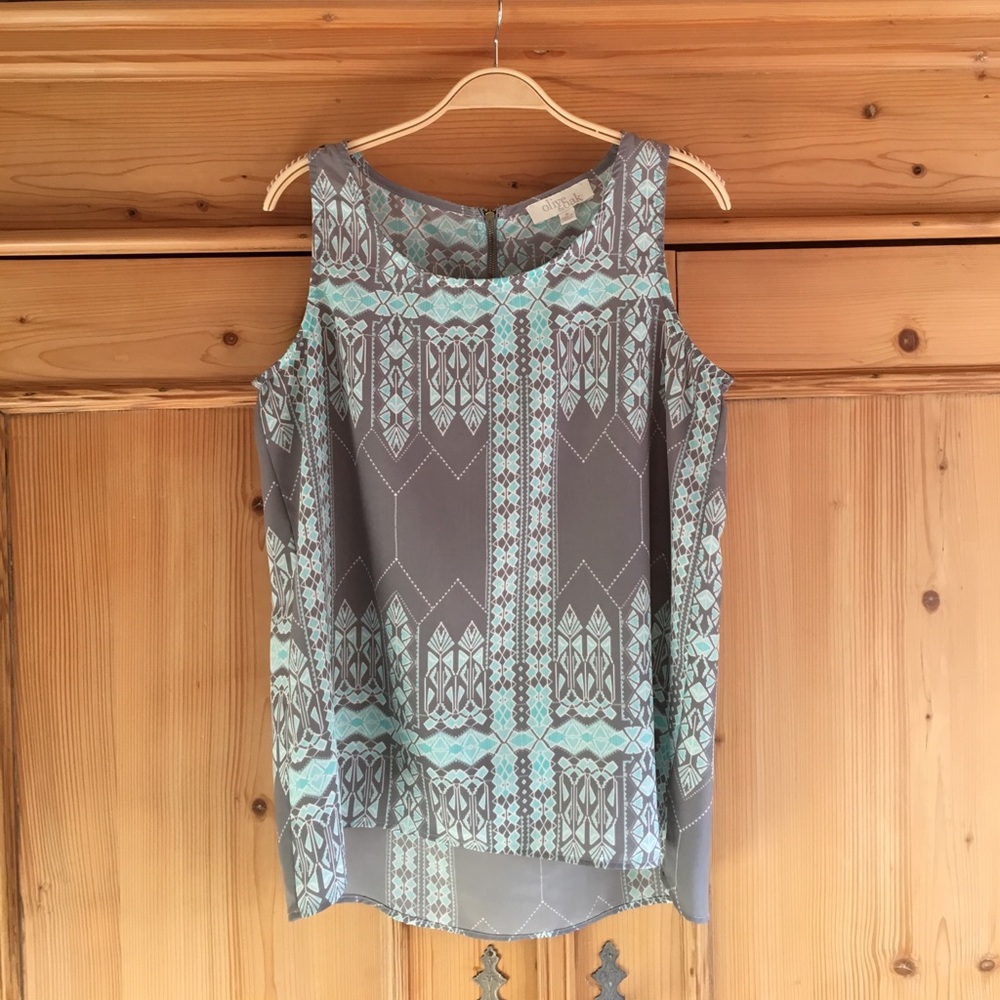 Sleeveless shirt from Olive & Oak - Picture 2 of 6