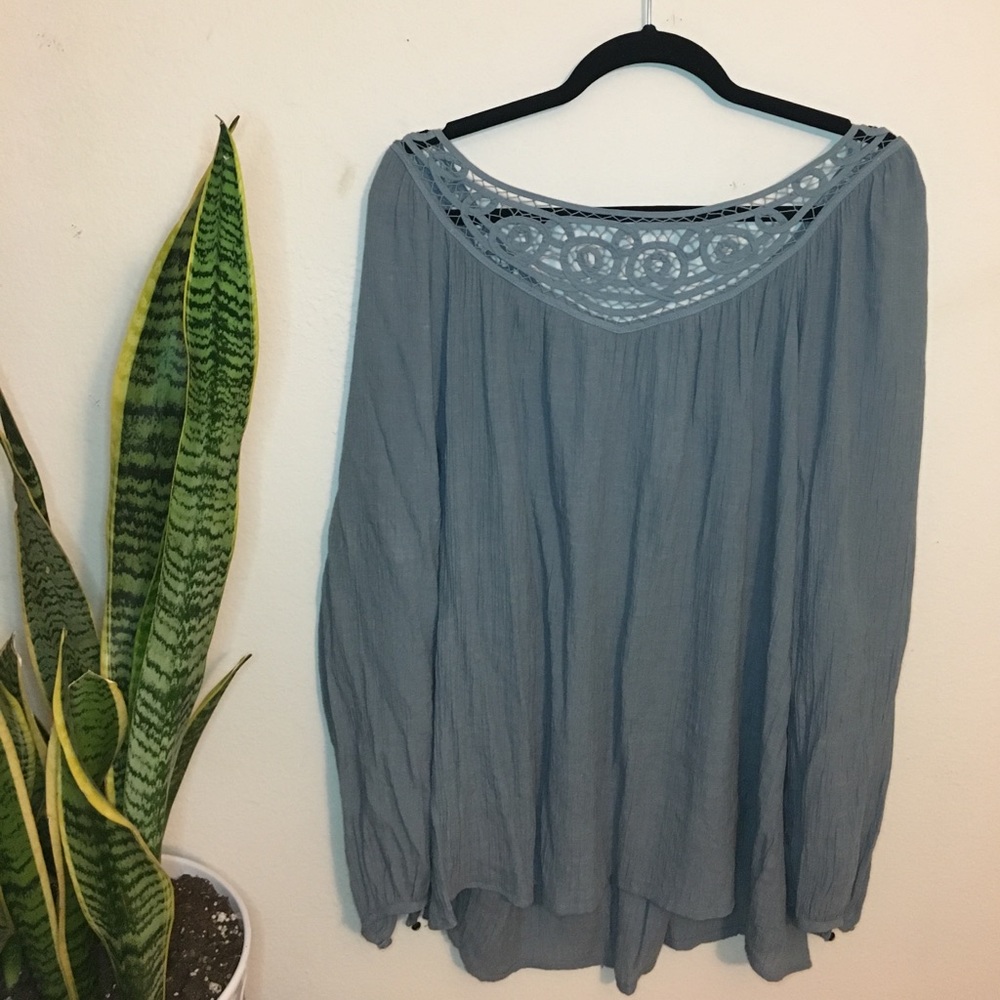 Target Knox Rose, Blue blouse with lace detail