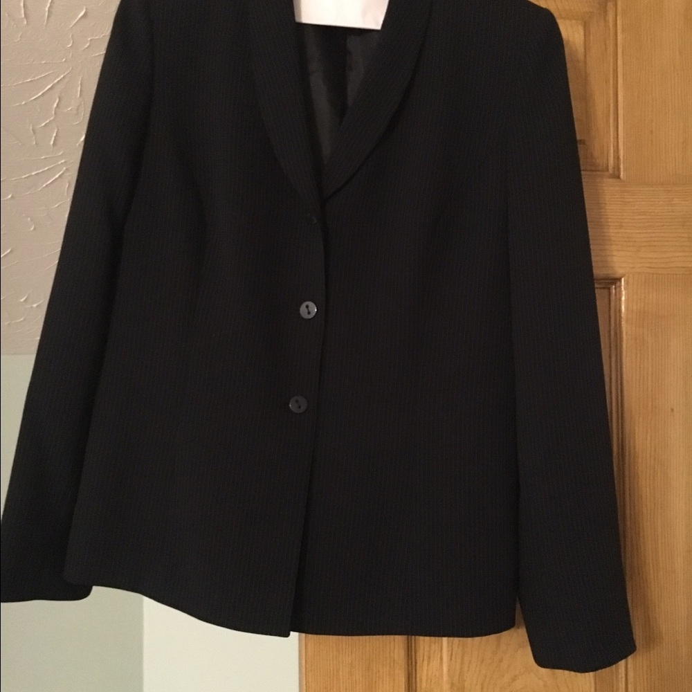 Evan picone suit