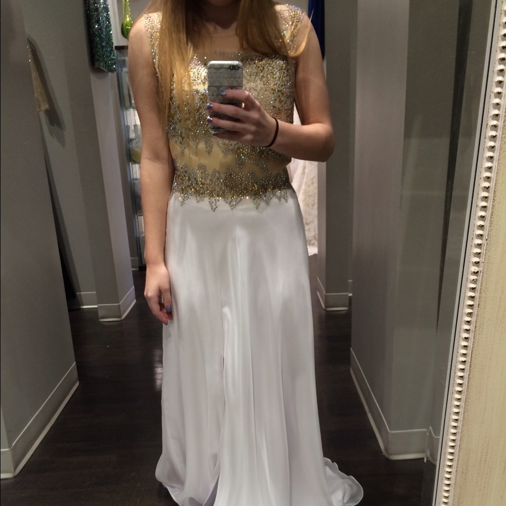 White and gold prom dress. - Picture 1 of 3