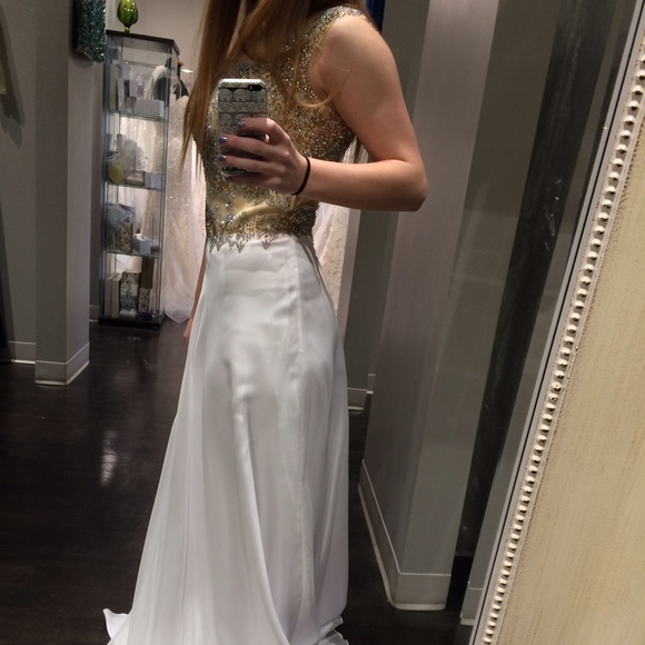 White and gold prom dress. - Picture 2 of 3