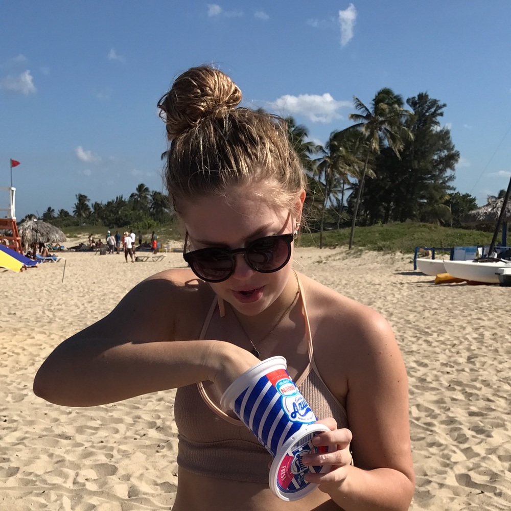 Meet your Posher, Hannah