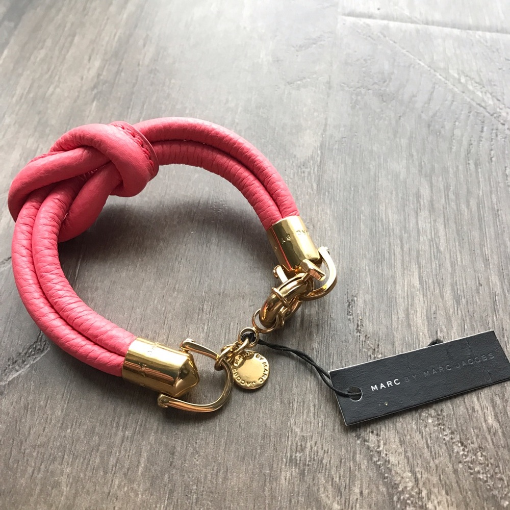 ⬇️MARC BY MARC JACOBS Leather Knot Bracelet!!