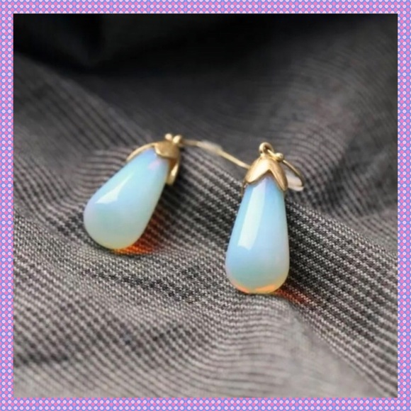 💙Milky Blue Water Drop Earrings💙 - Picture 2 of 3