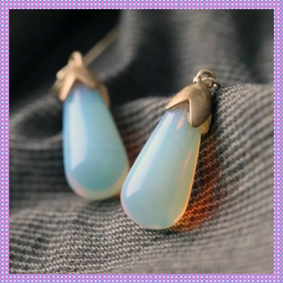💙Milky Blue Water Drop Earrings💙 - Picture 3 of 3