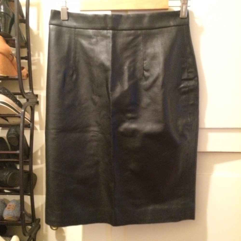 Pleather pencil skirt, lined, black.