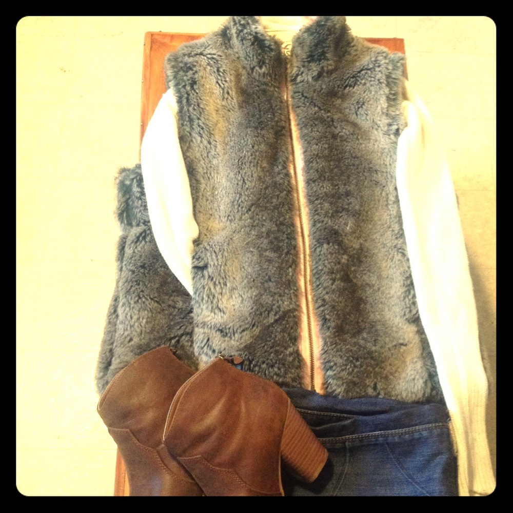 Reversible fur vest size med