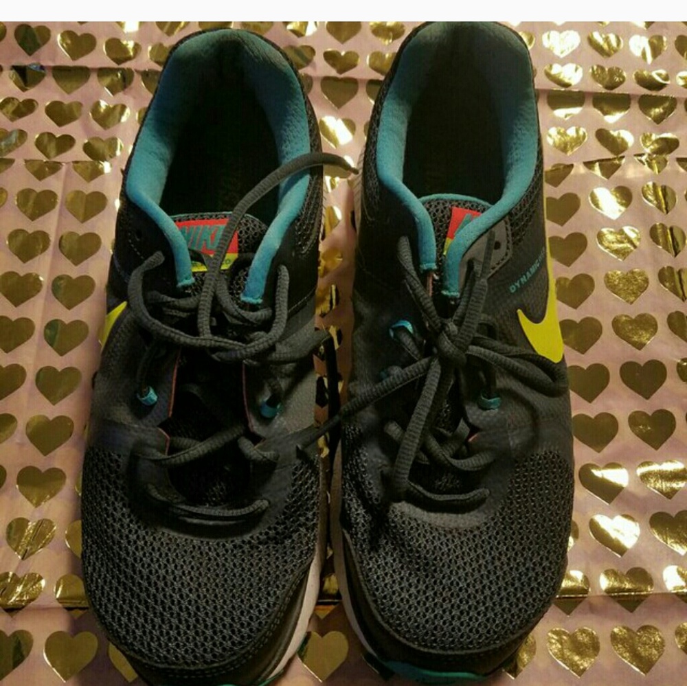 Nike dynamic web shoes